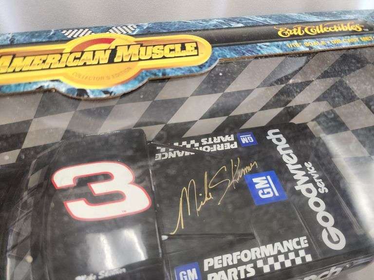 Mike Skinner Hand Signed 1/18 Scale Goodwrench #3 Die Cast Truck