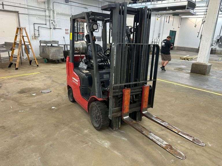 Raymond Model MCP1F2A25LV, 4400 lb Propane Fork Lift