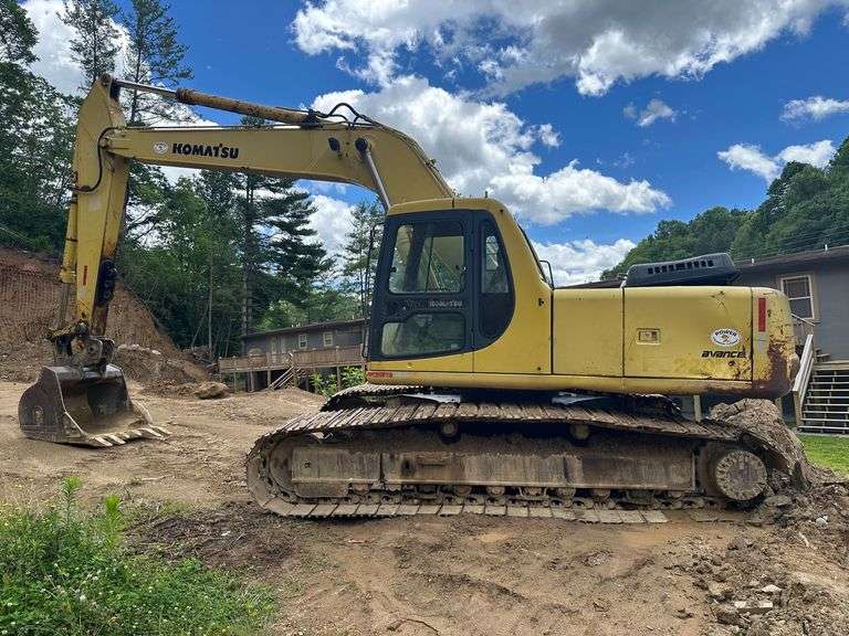 Komatsu PC 220L Excavator with Thumb