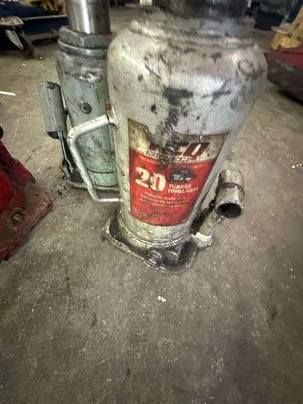 Lot of Assorted Bottle Jacks
