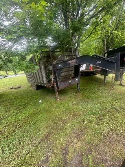 1995 McElrath Trailer 25' VIN# 1M9FG2424Q1284432