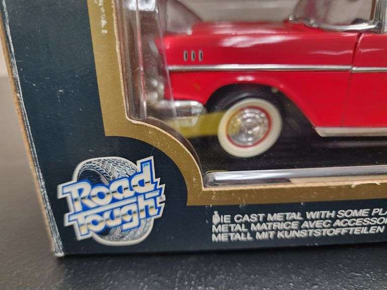 Road Tough 1:18 Scale 1957 Chevrolet Bel Air Convertible Die Case