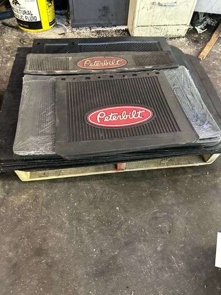 Complete Set of Peterbilt Floor Mats & Mud Flaps