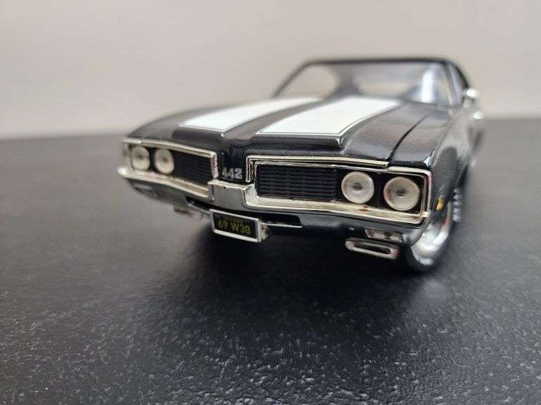 1:18 Scale 1969 Oldsmobile 442 Die Cast