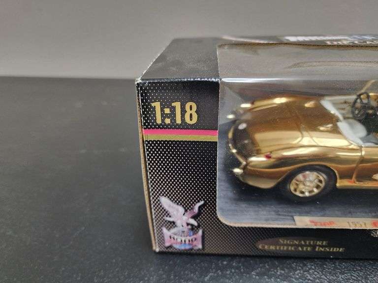 Road Signature 24K Gold Plated 1:18 Scale 1957 Chevrolet Corvette