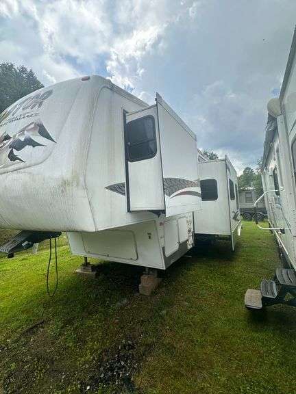 2005 Raptor 36' Key Performance Camper/Toy Hauler VIN# 4YDF36139M853833