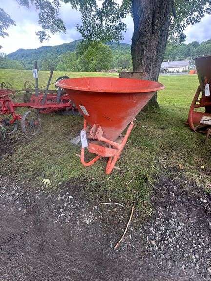 Baltic 3 point Spin Style Seed Spreader