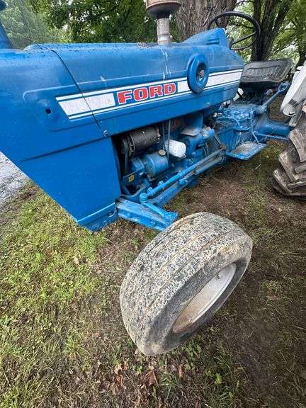 Ford Tractor 2000 model