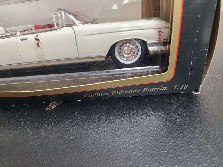 Maisto Special Edition 1:18 Scale Cadillac Eldorado Biarritz Die Cast