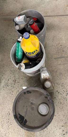 Grouping of AW-32 Hydraulic Oil, Motor Oil, Chemicals and More!