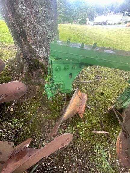 John Deere Model 1350 5 Tooth 3 Point Rear Mounted Plow