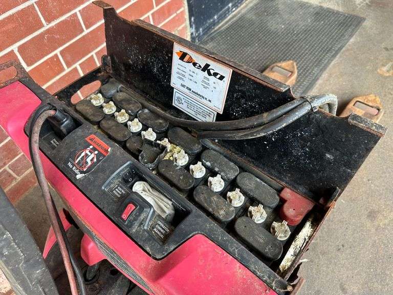 Raymond Model 8210 Deka D -Series 24V 9AMP Electric Pallet Jack