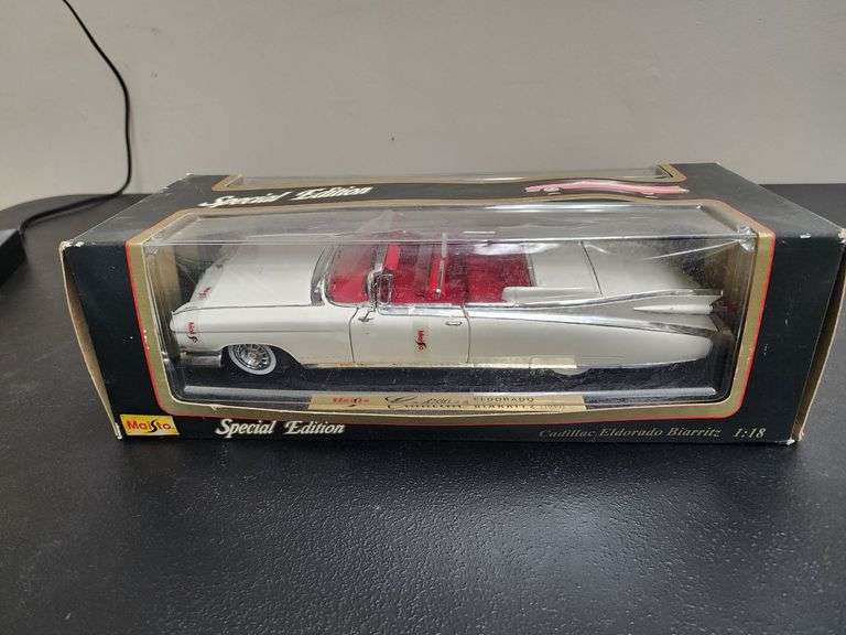 Maisto Special Edition 1:18 Scale Cadillac Eldorado Biarritz Die Cast