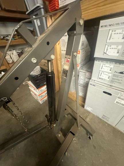 Pittsburgh Heavy Duty 1 Ton Folding Shop Crane