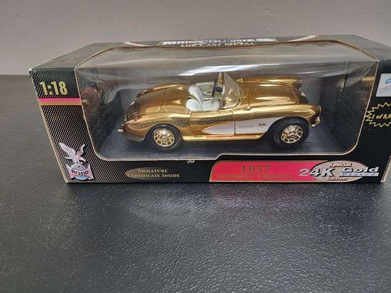 Road Signature 24K Gold Plated 1:18 Scale 1957 Chevrolet Corvette