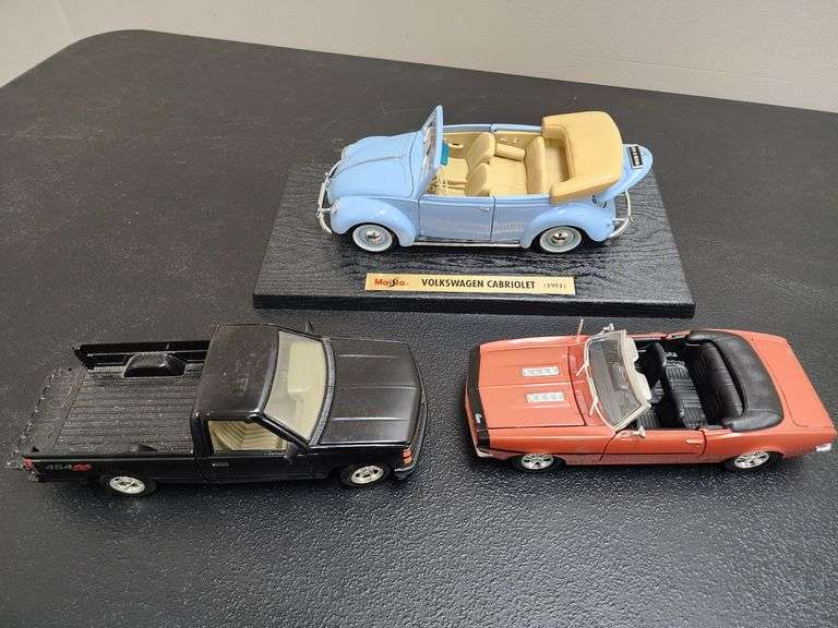 (3) 1:24 Scale Die Cast Cars