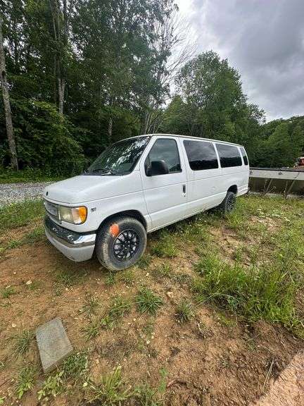 2005 Ford E350 VIN# 1FBSS31LX2HB55015