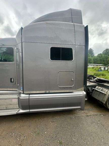 2011 Peterbilt 386 Sleeper Cab VIN# 1XPHD49XOBD110393