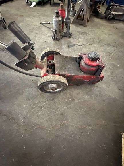 Strongway 22 Ton Quick Lift Air/Hydraulic Floor Jack