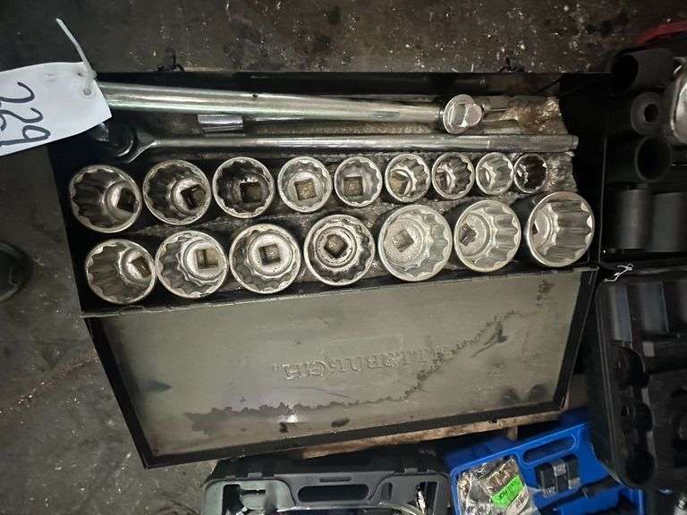 Pittsburgh Extra Heavy Duty 12 Point Sockets w/ Ratcheting Driver