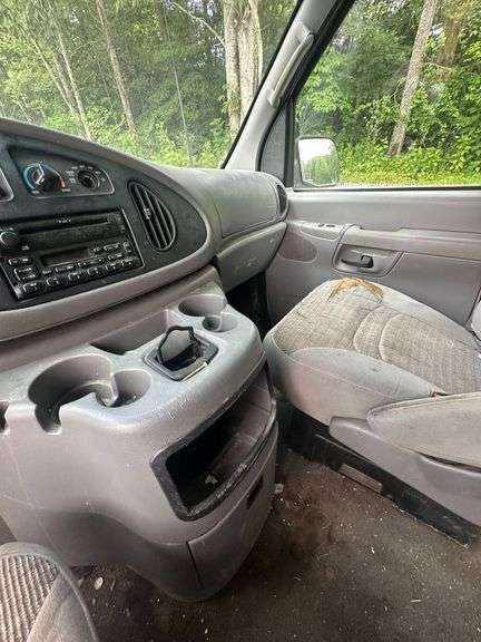 2005 Ford E350 VIN# 1FBSS31LX2HB55015