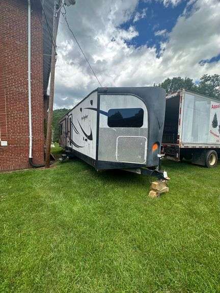 V-Cross Platinum Trailer Camper VIN# 4x4TVCF224E5103225