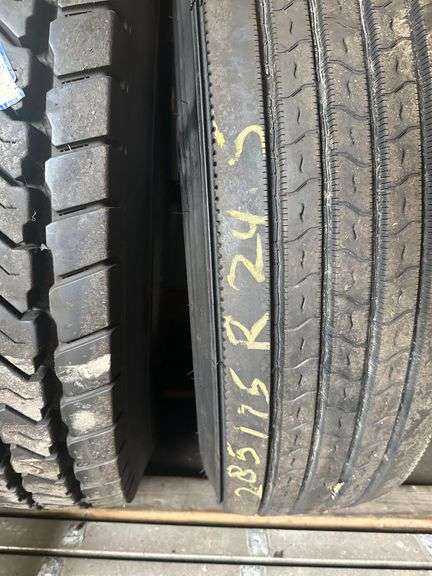 (2x) 285/75 R24.5 New Truck Tires