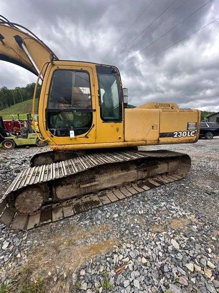 John Deere 230LC Excavator with Thumb