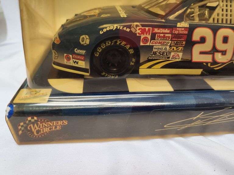 Kevin Harvick 1:24 Scale #29 Goodwrench Service Die Cast Car