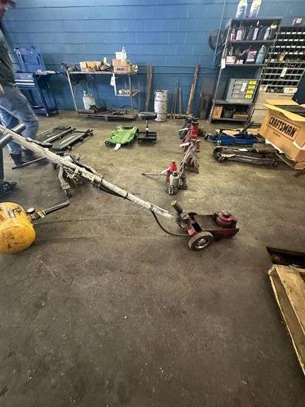 Strongway 22 Ton Quick Lift Air/Hydraulic Floor Jack