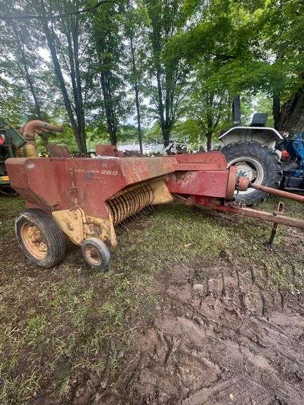 New Holland Hayliner Model-269 Small Bailer