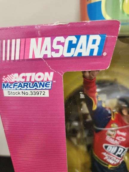 Nascar Action McFarlane Jeff Gordon 12" Figurine and Dupont Paint Can Die Cast