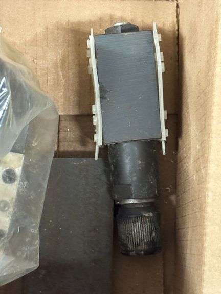 Eaton Vickers Hydraulic Valve Set