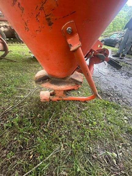 Baltic 3 point Spin Style Seed Spreader