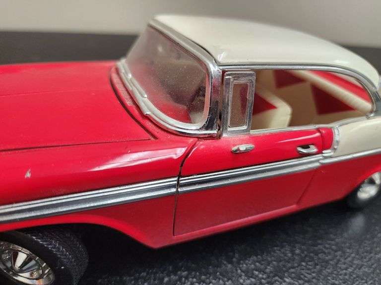 1:18 Scale 1956 Chevrolet Bel Air Die Cast