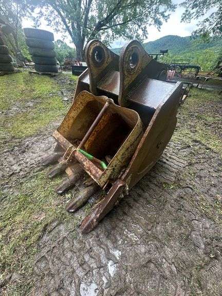 Komatsu Model-PC200-225-290 42"HD Excavator Bucket