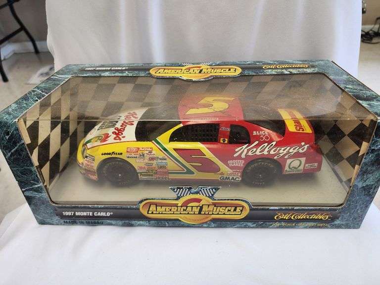 Terry Labonte Hand Signed 1/18 Scale Kellog's #5 Die Cast Car