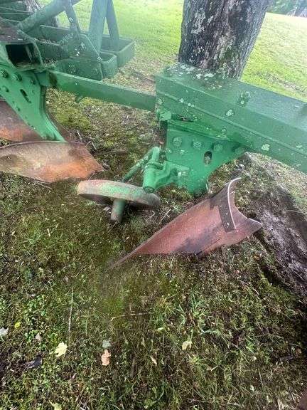 John Deere Model 1350 5 Tooth 3 Point Rear Mounted Plow