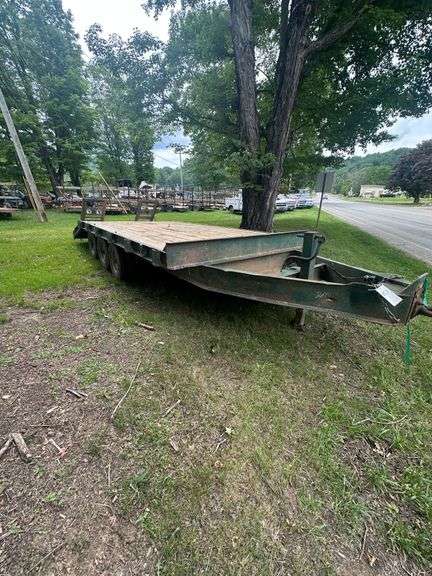 1983 18' 242 Trailer VIN# 10HHT1805100041