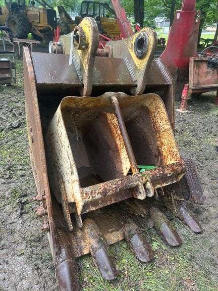 Komatsu Model-PC200-225-290 42"HD Excavator Bucket