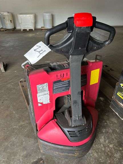 Raymond Model 8210 Deka D -Series 24V 9AMP Electric Pallet Jack