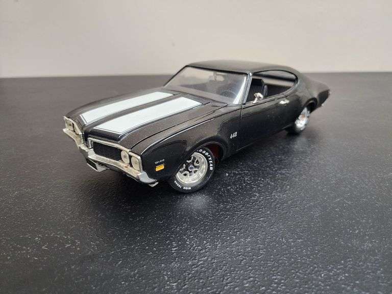 1:18 Scale 1969 Oldsmobile 442 Die Cast