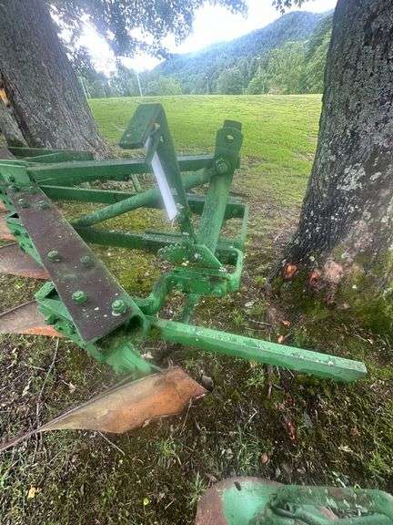 John Deere Model 1350 5 Tooth 3 Point Rear Mounted Plow