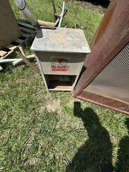 Antique Tharrington Industries Heater/Oven Little Giant Animal Feeder
