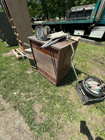 Antique Tharrington Industries Heater/Oven Little Giant Animal Feeder