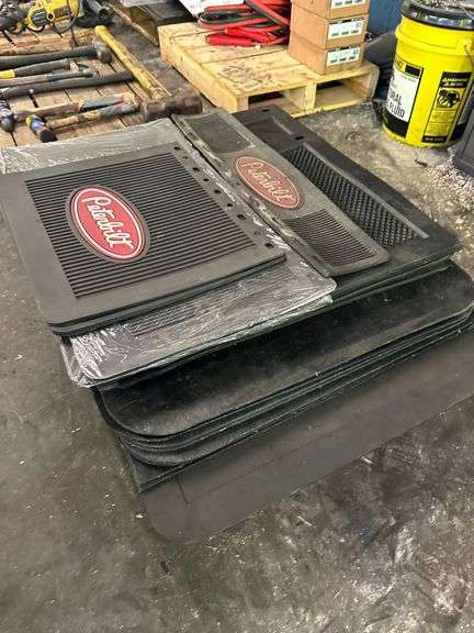 Complete Set of Peterbilt Floor Mats & Mud Flaps