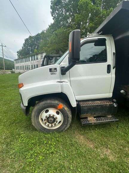 2009 Chevy C7500 Line Truck VIN# 1GBM7C1B49F411799