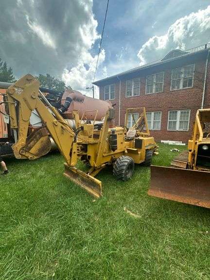 Vermeer V5800 Trencher with Backhoe