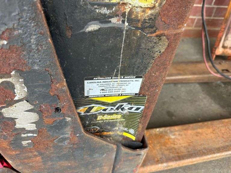 Raymond Model 8210 Deka D -Series 24V 9AMP Electric Pallet Jack