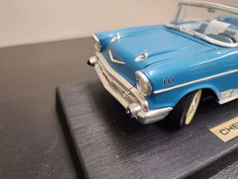 1:18 Scale 1957 Chevrolet Bel Air Convertible Die Cast